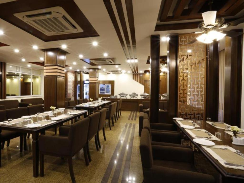 Mahadev Hotel Катманду Экстерьер фото