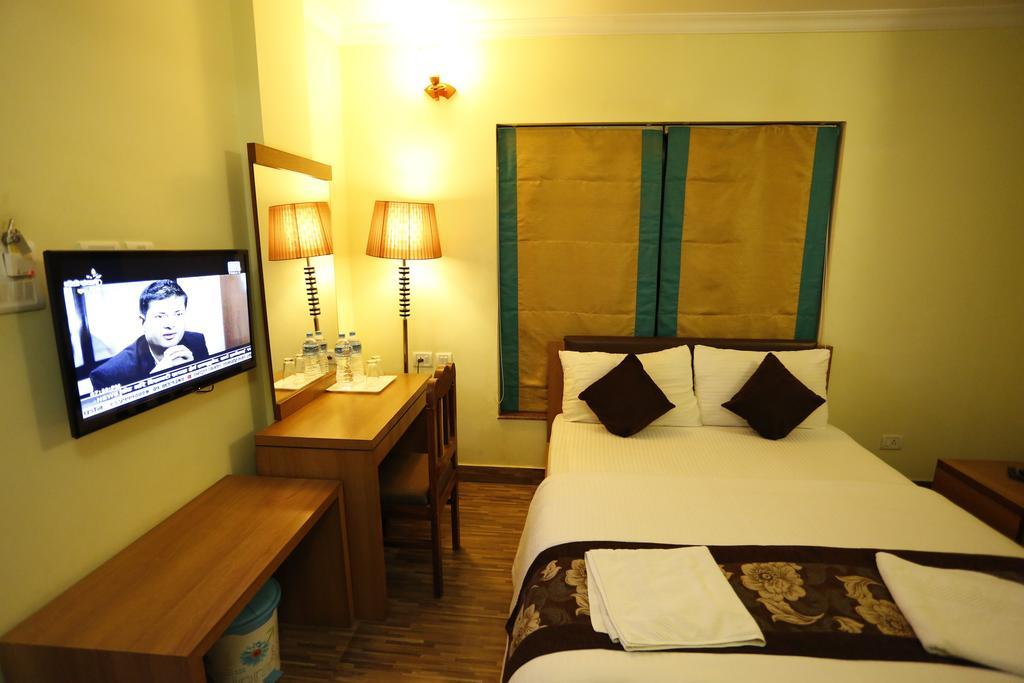 Mahadev Hotel Катманду Экстерьер фото
