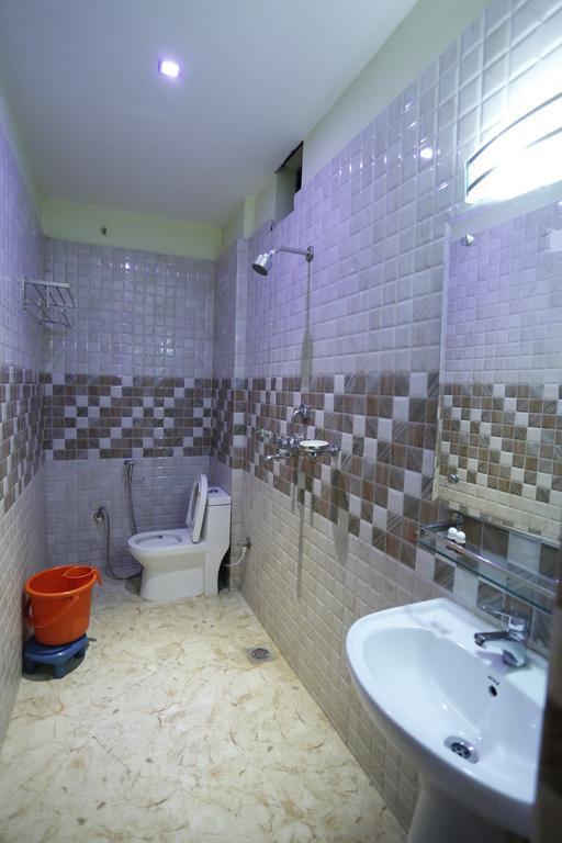 Mahadev Hotel Катманду Экстерьер фото