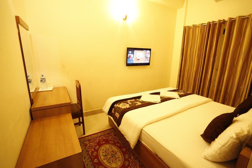 Mahadev Hotel Катманду Экстерьер фото