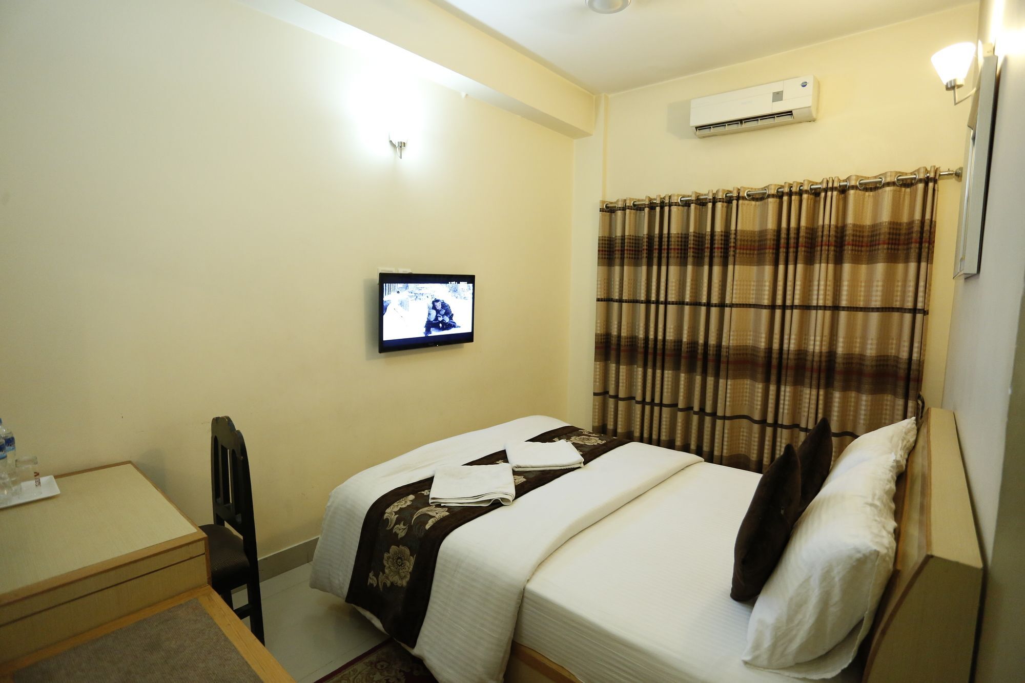 Mahadev Hotel Катманду Экстерьер фото