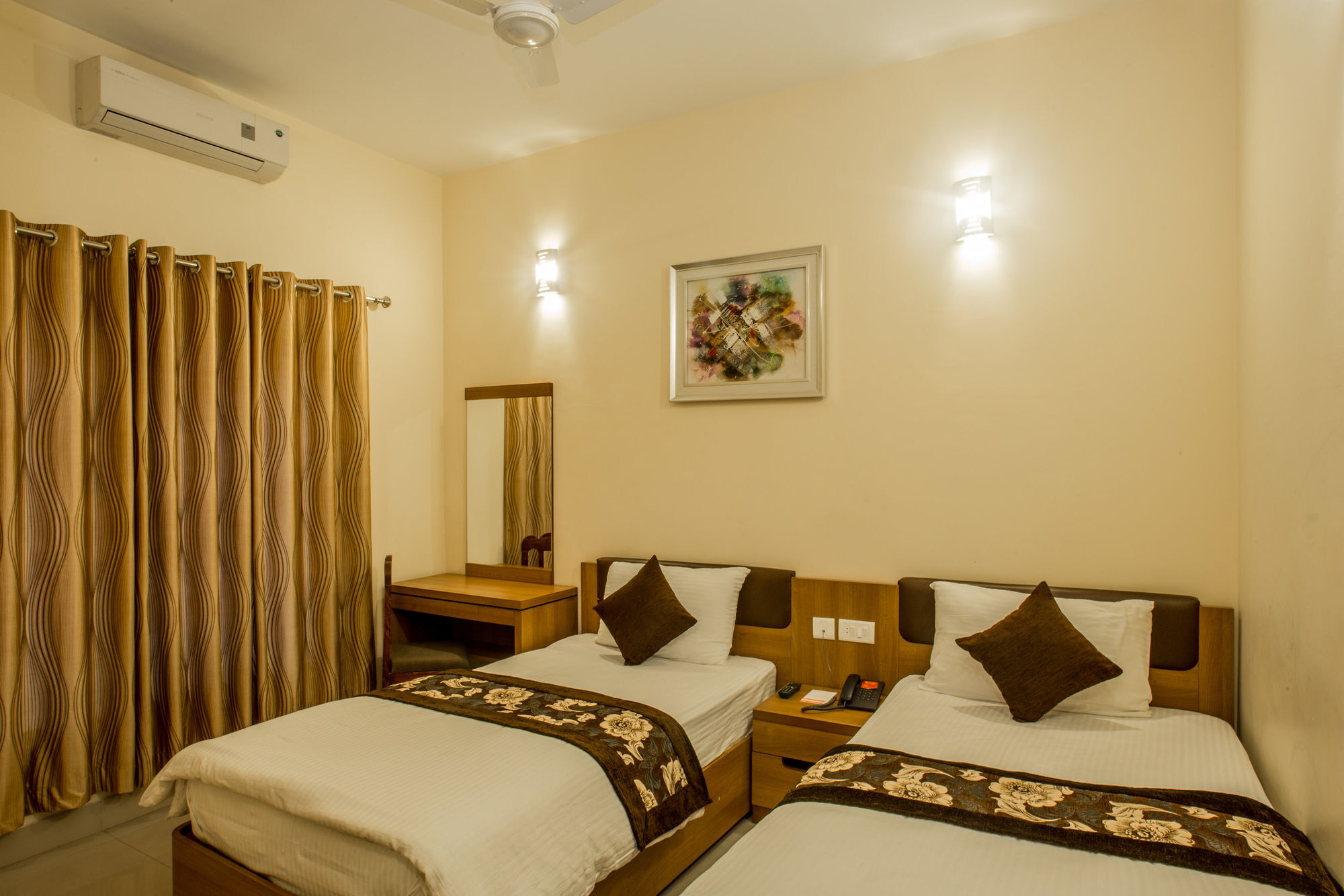 Mahadev Hotel Катманду Экстерьер фото