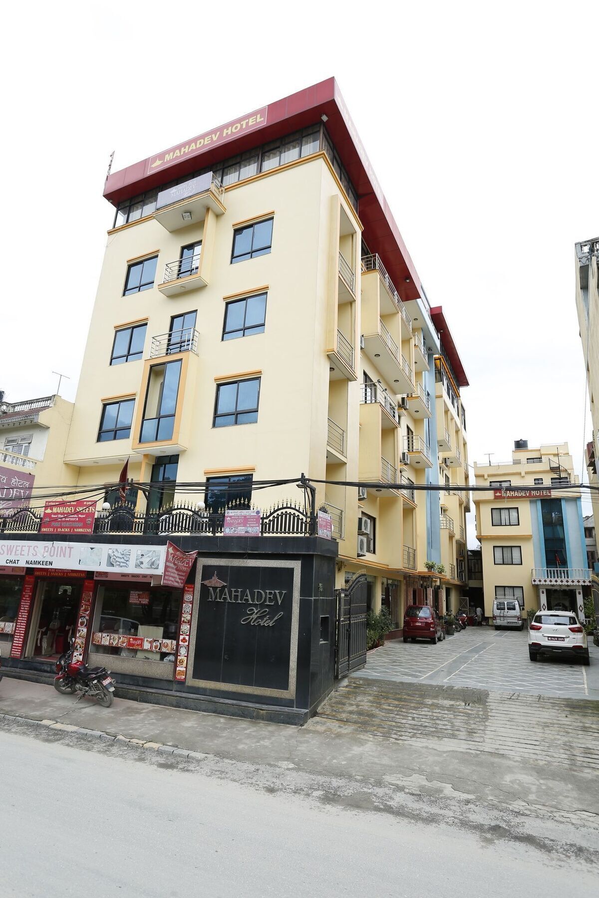 Mahadev Hotel Катманду Экстерьер фото