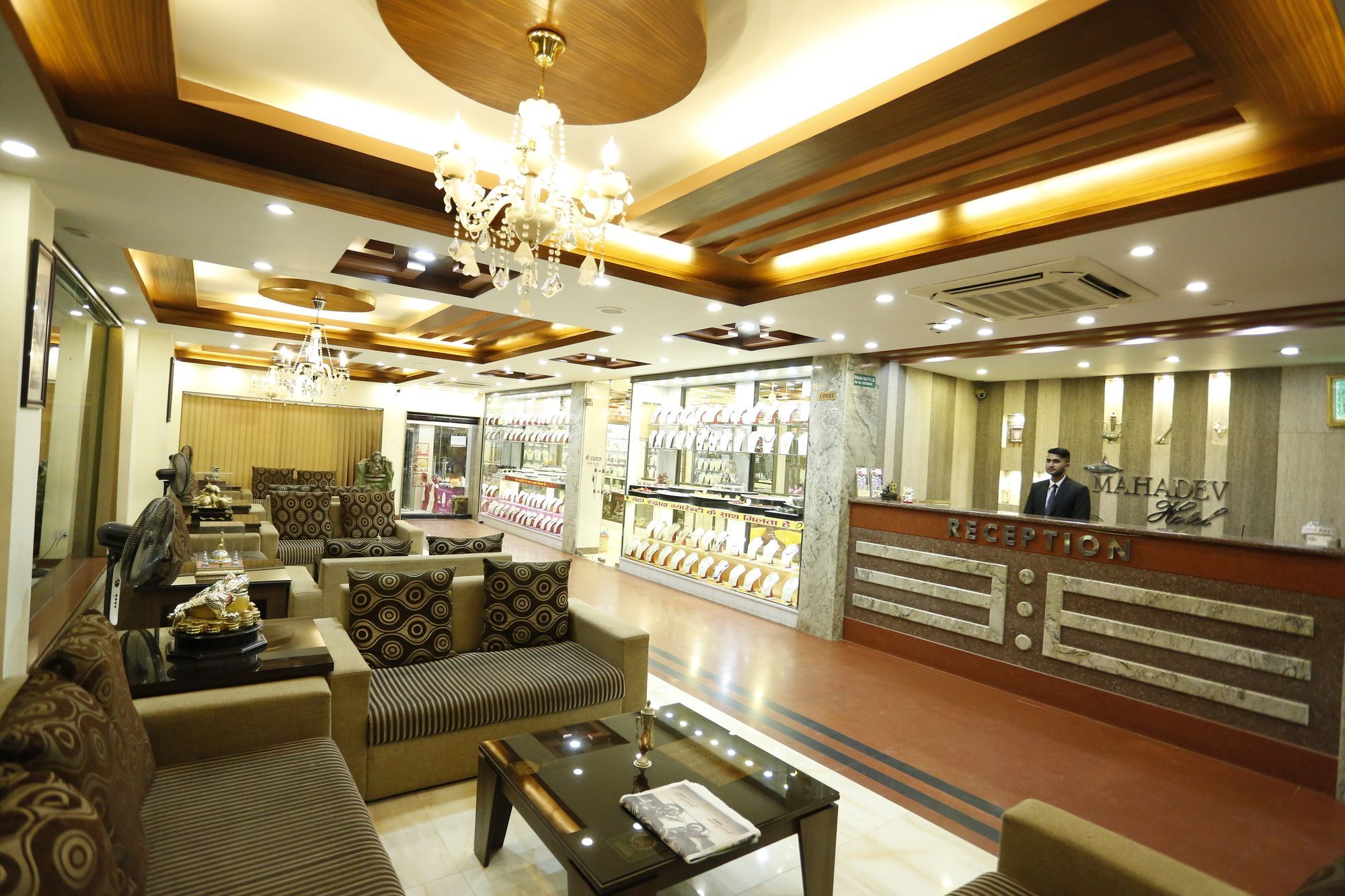 Mahadev Hotel Катманду Экстерьер фото